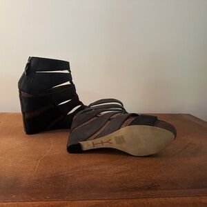 Heidi Klum Black Gladiator Wedge Sandals Size 10